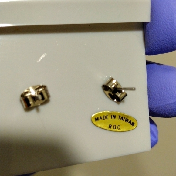 Women's Stunning Silver tone Fabric Purple Flower Design Stud Earrings, 0.75-in - Picture 4 of 4